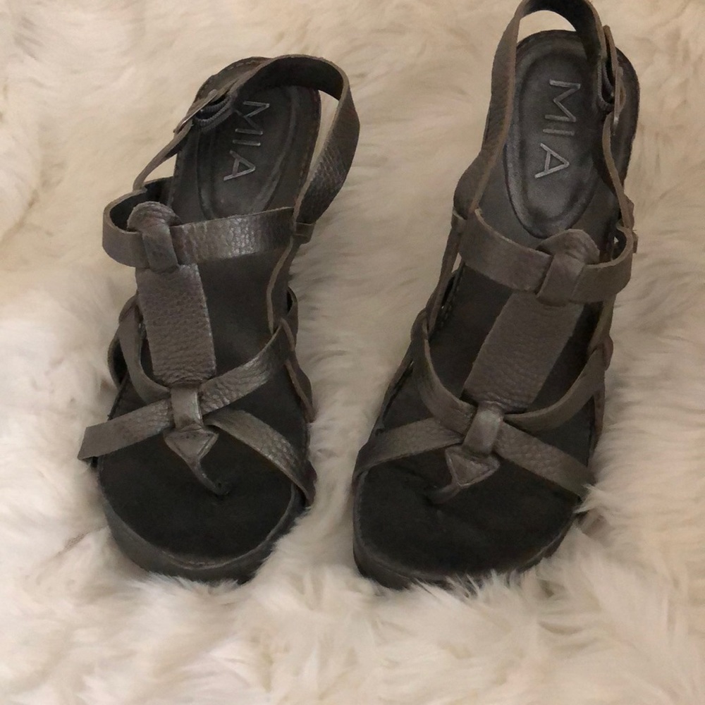 Mia Leather Pweter Color Heels Size 8